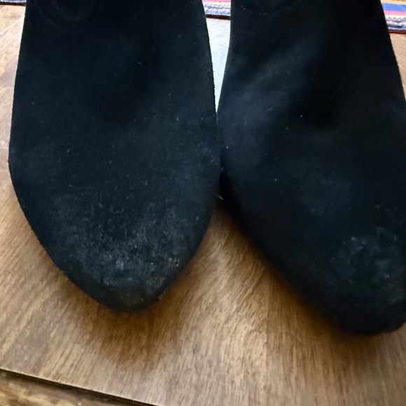 B. Makowsky Black Suede Boots | Pre-Owned | Size 8.5 - Picture 4 of 16